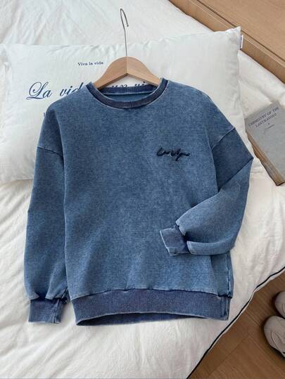 SHEIN Tween Boy Fashion Casual Y2k Vintage Cool -Setting Washable Design Letter Embroidery Pattern Blue Knitted Denim Long-Sleeved Small Round-Neck Sweatshirt For Kids Clothes Boy Costume Dailywear And Kids Winter And Fall Rave Outfits Festival And At Home Outfits Streetwear School Clothes