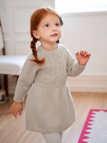 SHEIN Vestido de Tricô para Bebê Menina, Gola Redonda, Manga Raglan, Texturizado, Cintura Elástica, Macio e Elástico, Adequado para Casa, Brincadeiras ao Ar Livre, Outono/Inverno, Cinza Rato - Bege - Visão 8