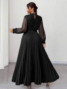 Elenzga 大码女式优雅新款秋季连衣裙，采用 3D 刺绣蕾丝、雪纺透明泡泡袖、褶皱面料装饰、腰部系带蝴蝶结、立领，适合婚礼宾客、派对、夜间外出、时尚设计长裙 - 黑色 - 查看 2