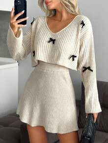 EURMUSE Bộ đồ len 2 món dáng rộng, cổ bẻ lệch màu trơn, tay loe, dáng rộng, có nơ màu tương phản và chân váy len xếp ly màu trơn cạp cao, thích hợp mặc vào cuối tuần, thường ngày mùa thu đông dành cho nữ Y2K - trắng - Xem 1