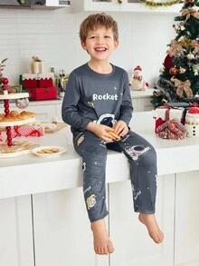 SHEIN 两件套宇航员与星球印花圆领长袖睡衣套装，适合幼儿男孩