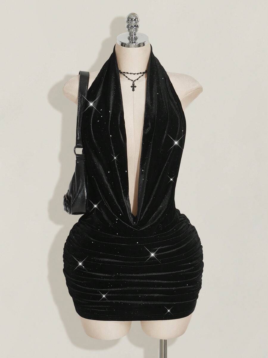 SHEIN ICON 大码女式黑色天鹅绒亮片低胸露背褶饰迷你连衣裙、Y2K 派对连衣裙、天鹅绒派对连衣裙、万圣节服装、生日连衣裙 - 黑色 - 查看 1