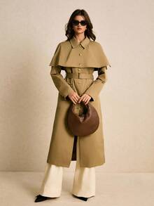Poéselle 女士披肩式系带风衣 – 卡其色长款防风衣，轻松打造秋春叠穿造型。披肩式风衣，卡其色风衣，女士系带长款风衣，简约外套，低调奢华时尚，秋季必备胶囊衣橱单品。女士纯色口袋纽扣系带长袖风衣，适合冬季和圣诞节穿着。 - 卡其色 - 查看 3