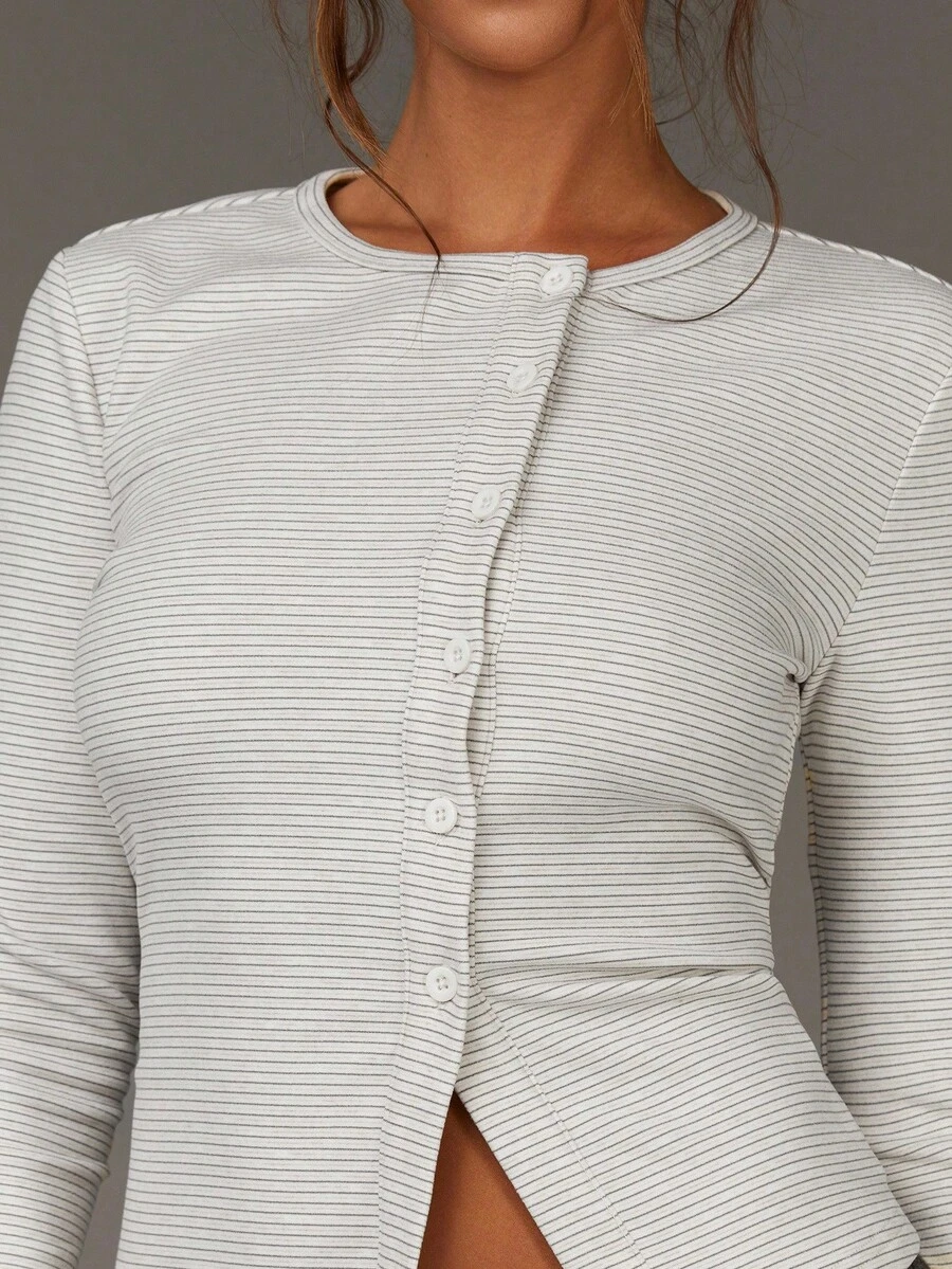 Athîral 女士杏色条纹罗纹针织修身T恤，柔软罗纹面料，修身剪裁，经典圆领，精致横条纹细节，极简缝线，春秋季优雅办公室叠穿必备单品，适合女士秋季、新年及休闲场合穿着。 - 彩色 - 查看 1