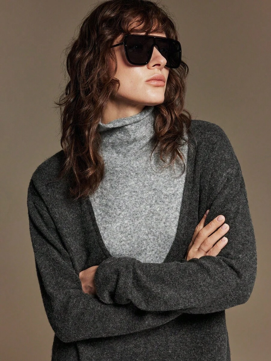 Ontre Vintage, locker geschichteter, weicher Wollmischungs-Pullover mit tiefem V-Ausschnitt 2 in 1, moderner urbaner Lässig-Fashion Business-Lässig-Stil für Büromode, zurückhaltender Old-Money-Stil, mühelos temperamentvoll, hochwertige urbane Pendler-Flughafen-Damenmode aus hochwertigem Material, Streetstyle, sophisticated, einfach und cool im Herbst/Winter - Dunkelgrau - Übersicht 1