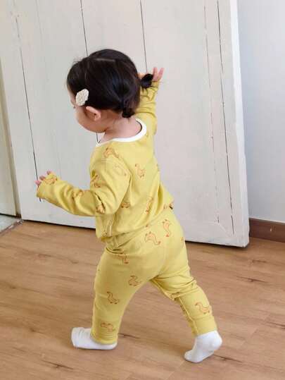 DAZY 2pcs Baby Girls Cartoon Print Casual Comfortable Round Neck Top And Pants Homewear Set