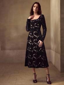 MOTF PREMIUM 天鹅绒花卉刺绣连衣裙 - 黑色 - 查看 4