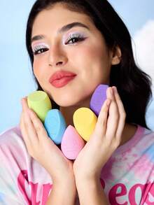 SHEIN X Care Bears Bộ 5 miếng mút trang điểm họa tiết hoạt hình dễ thương, chất liệu mềm mại, sử dụng liền mạch, dùng được cả khi ướt và khô, nở ra khi ướt, không thấm hút, nhiều cạnh cắt, thích hợp cho vùng da rộng và trang điểm chi tiết, gấu cổ vũ, gấu may mắn, gấu, gấu chia sẻ, gấu trái tim dịu dàng - Nhiều màu - Xem 2