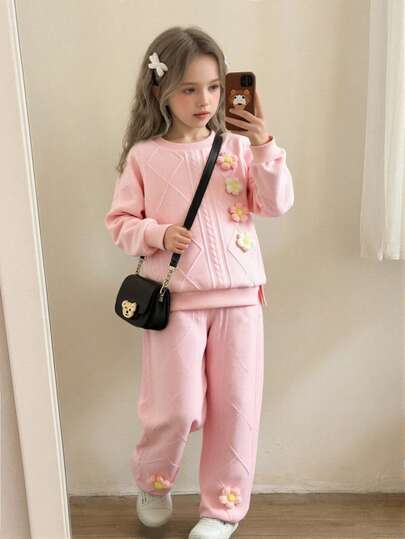 SHEIN Playful Pals Bộ 2 món/Bộ áo và quần dệt kim Jacquard màu hồng dễ thương cho bé gái, họa tiết hoa 3D phía trước, thích hợp mặc hàng ngày và ngoài trời, mùa thu/đông