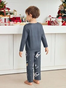 SHEIN 两件套宇航员与星球印花圆领长袖睡衣套装，适合幼儿男孩