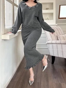 DAZY 女士优雅纯色V领花卉提花毛衣及荷叶边半裙两件套，秋季 - 灰色 - 查看 2
