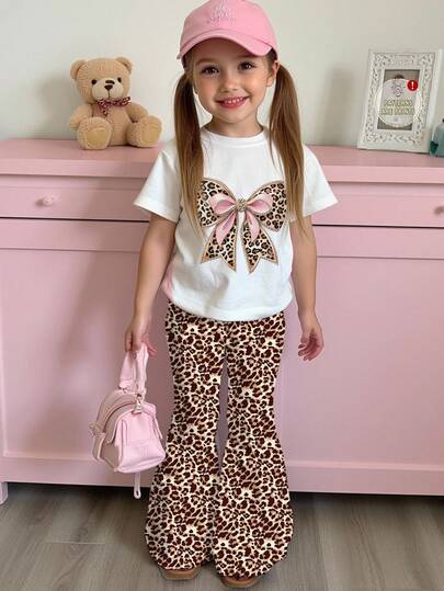 SHEIN 2 件套年轻女孩休闲可爱复古猎豹印花蝴蝶结装饰短袖上衣和喇叭裤套装，适合夏季