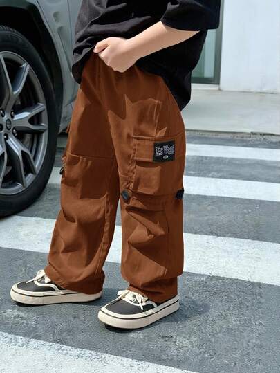 Pantalones cargo casuales y versátiles con estampado de letras para niños pequeños
