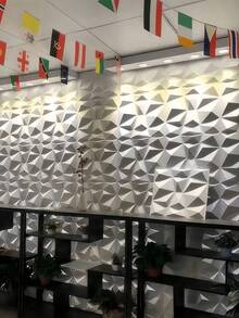 SHEIN 50 Tấm ốp tường PVC họa tiết kim cương 3D – Hoàn hảo cho phòng khách, phòng ngủ, nhà bếp, tường sau TV, hành lang và trang trí văn phòng, kích thước 11.8x11.8 inch, trang trí kim cương. - trắng - Xem 6