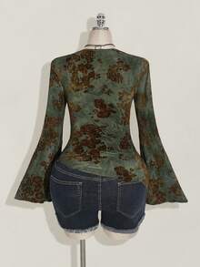 SHEIN ICON Camiseta de moda con mangas acampanadas, estampado floral y cruzado, de jacquard verde retro con efecto flockado, para mujer de talla grande