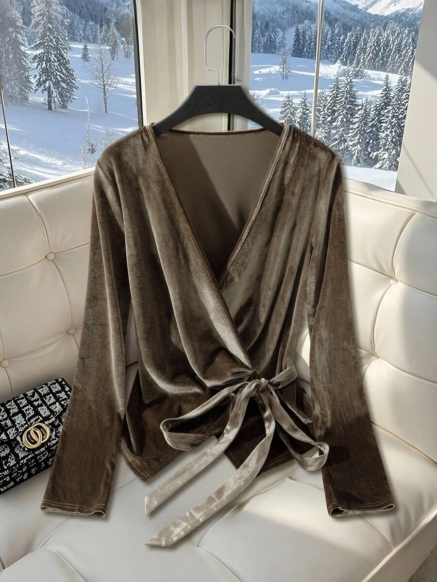 GlowEve 女士优雅浪漫奢华交叉天鹅绒蝴蝶结衬衫 - 軍綠色 - 查看 1