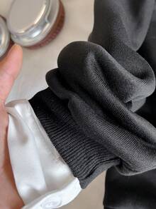 Áo nỉ cổ trắng tương phản màu đen cho bé gái tuổi teen, thời trang đa năng với thiết kế in hình ngực, viền và cổ tay bo gân, thích hợp cho các buổi đi chơi mùa thu/đông, du lịch, mua sắm, có thể kết hợp với quần nỉ, quần jean, áo khoác - màu đen - Xem 5