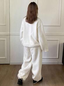 DAZY 两件套女士纯色宽松翻领拉链羊羔绒连帽衫和宽松版型长裤休闲街头风加厚套装，秋冬运动服套装 - 白色 - 查看 2