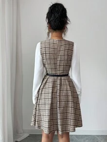 Rafferiza 返校季日常休闲百搭复古格纹柔软拉绒材质V领撞色白领袖二合一卡其色短款配腰带女士秋季外出连衣裙秋季女装返校连衣裙 - 彩色 - 查看 2