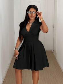 Maweii 大码 V 领褶饰腰部短袖连衣裙 - 黑色 - 查看 5