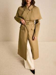 Poéselle 女士披肩式系带风衣 – 卡其色长款防风衣，轻松打造秋春叠穿造型。披肩式风衣，卡其色风衣，女士系带长款风衣，简约外套，低调奢华时尚，秋季必备胶囊衣橱单品。女士纯色口袋纽扣系带长袖风衣，适合冬季和圣诞节穿着。 - 卡其色 - 查看 2