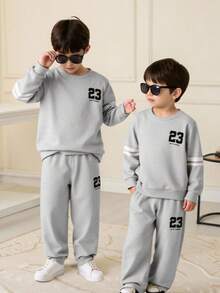 2 件儿童男童休闲百搭印花图案撞色罗纹圆领运动衫和裤子针织套装，适合秋冬季上学、运动、户外、家居穿着 - 淺灰色 - 查看 4