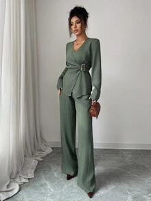 Selianne 女士优雅高端正式办公室通勤休闲曲线商务休闲纯色纹理面料分层 V 领收腰褶皱大金属扣下摆开衩长袖衬衫 + 松紧腰宽松直筒裤套装 - 軍綠色 - 查看 5