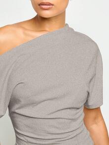 AiiRZ 露肩不对称 T 恤，腰部褶饰短袖休闲夏季上衣秋季春季基本款现代 - 灰色 - 查看 5