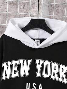 SHEIN Áo nỉ chui đầu thể thao rộng rãi màu tương phản dành cho bé trai tuổi mới lớn, thích hợp để đi làm, đi học, mặc thường ngày, thể thao, mùa thu/đông, quần áo trẻ em, quần áo bé trai tuổi mới lớn, quần áo đi học - màu đen - Xem 3