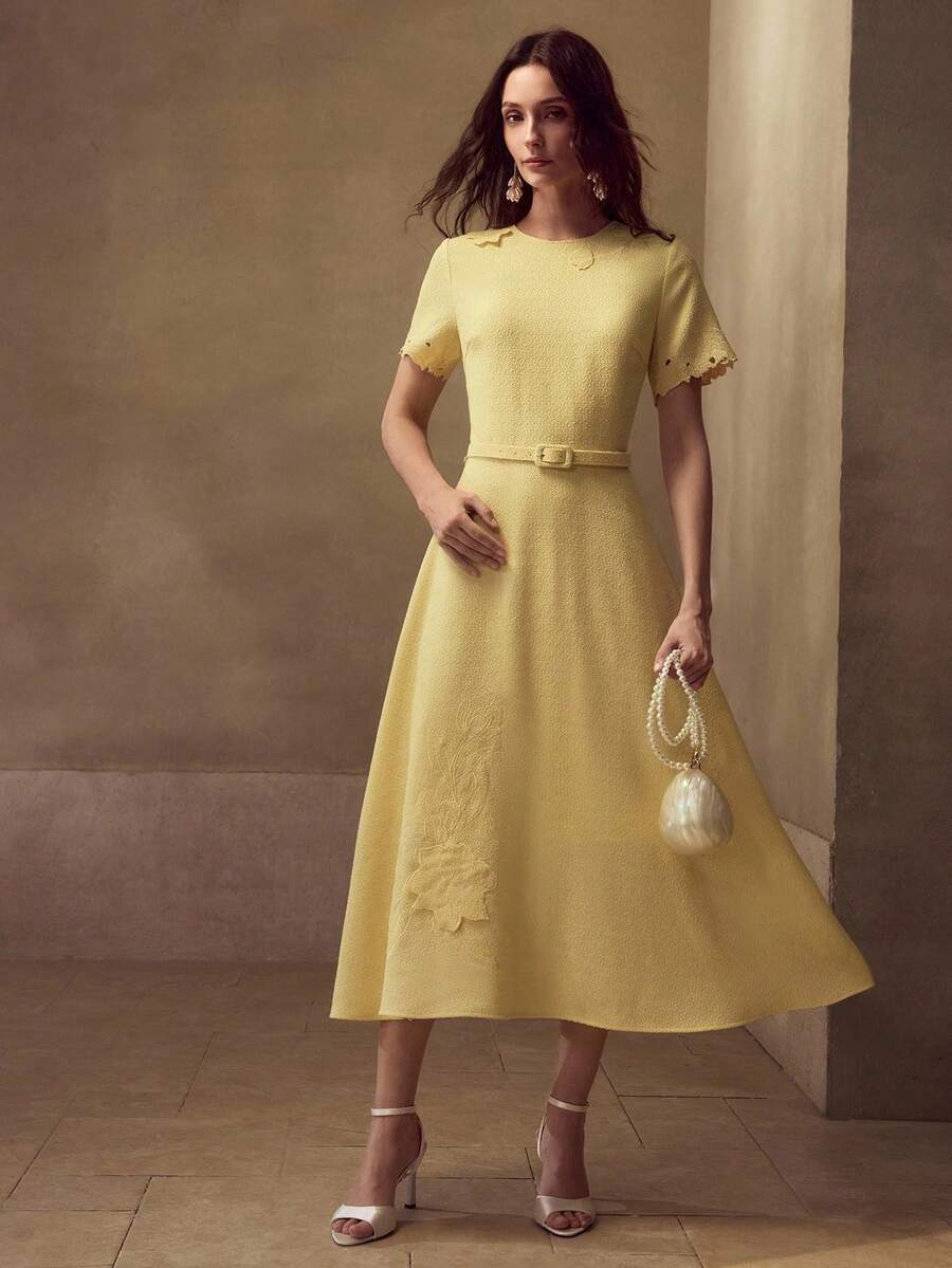 MOTF PREMIUM 纹理花卉刺绣A字连衣裙 - 黃色 - 查看 1