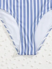 Aveloria Gestreifter tiefer Badeanzug für den Sommer