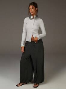 Athîral 女士杏色条纹罗纹针织修身T恤，柔软罗纹面料，修身剪裁，经典圆领，精致横条纹细节，极简缝线，春秋季优雅办公室叠穿必备单品，适合女士秋季、新年及休闲场合穿着。 - 彩色 - 查看 4