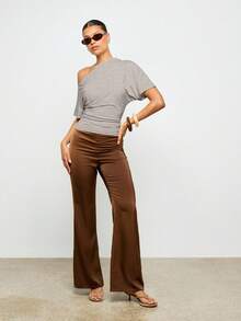 AiiRZ 露肩不对称 T 恤，腰部褶饰短袖休闲夏季上衣秋季春季基本款现代 - 灰色 - 查看 3