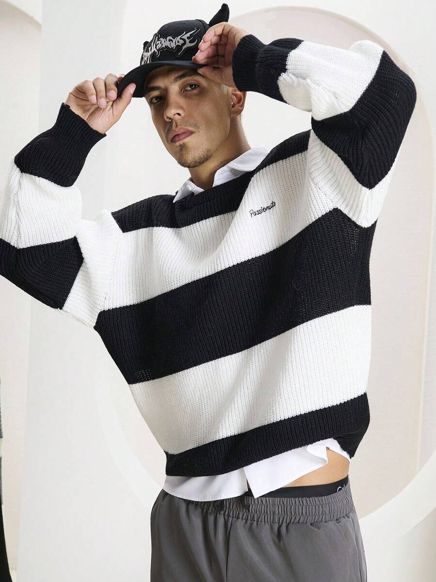 Manfinity Roghcode Suéter casual de hombre de manga larga con caída de hombros, con estampado de letras y rayas, para otoño - Blanco y Negro - Ver 1
