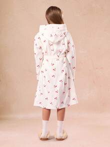 SUMWON 樱桃印花毛绒浴袍 女童连帽浴袍 舒适冬季睡衣 长袖家居服 柔软抓绒 节日礼物 女童浴袍 女童家居服 樱桃图案 女童服装 儿童SPA浴袍套装 女童雨衣 适合秋季休闲度假 - 白色 - 查看 2