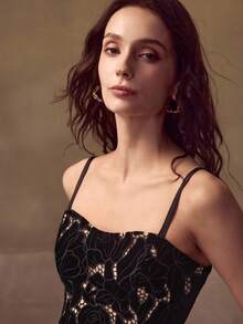 MOTF PREMIUM 天鹅绒花卉刺绣吊带背心 - 黑色 - 查看 4