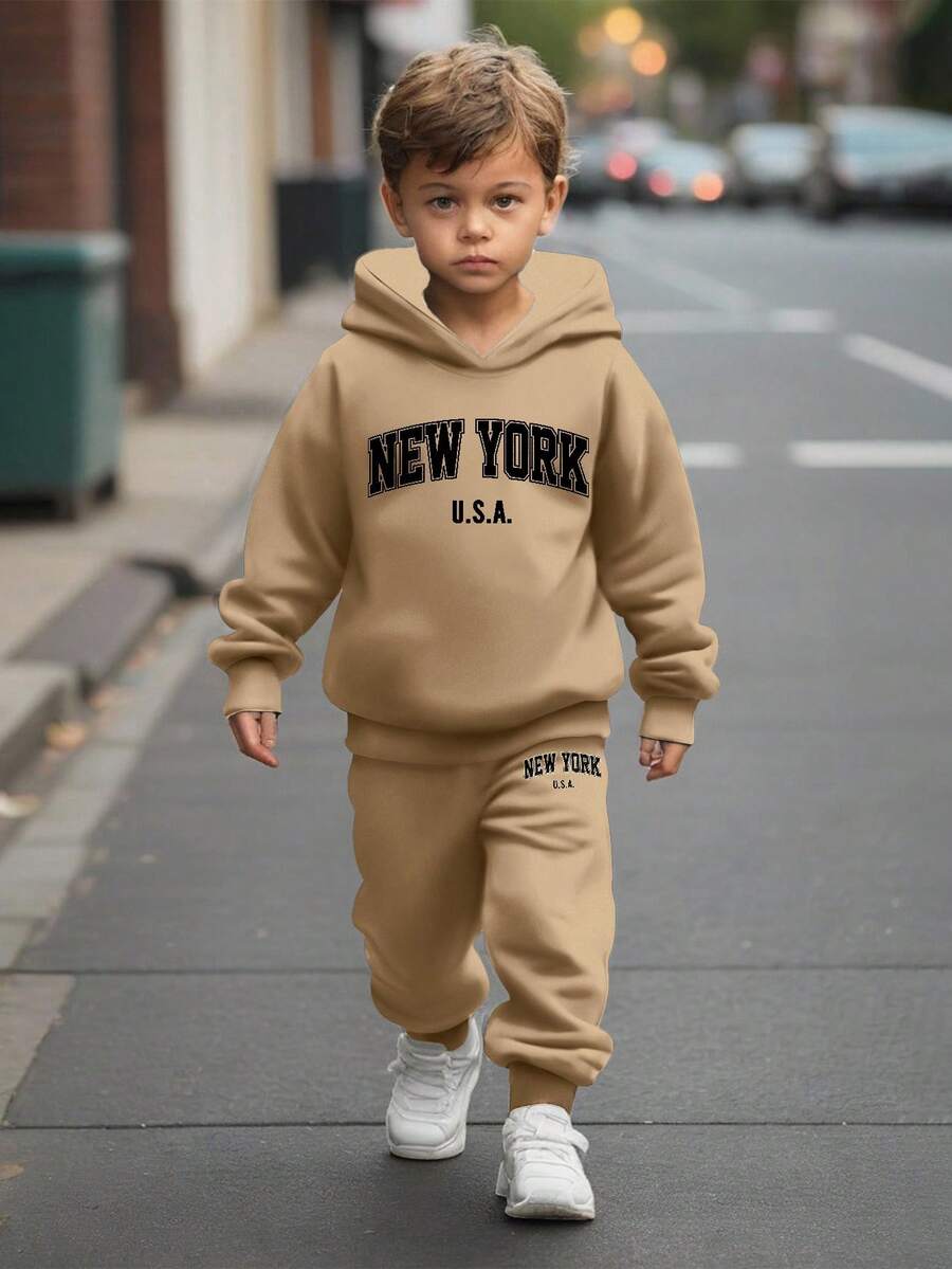 SHEIN 2 件套美国纽约年轻男孩宽松休闲简约连帽运动衫，适合秋冬季 - 卡其色 - 查看 1