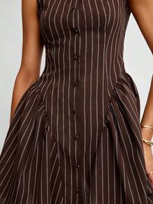 Avenya 棕色条纹纽扣设计荷叶边下摆无袖迷你连衣裙、工作服、优雅性感连衣裙、高级、时尚、女士正式连衣裙、女士冬装、外出装、新年女装、老钱、秋冬、办公室警笛、极简主义、基本款、收腰、女士办公室装、单身女郎装、适合通勤、休闲、闺蜜聚会、校园装、多种场合、休闲女装、商务休闲女装、秋季装、万圣节、圣诞节、外出装、学院风、派对、生日、Bae、Musera、MISSGUIDE - 彩色 - 查看 2