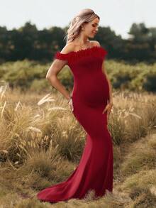 Cheriluna Maternity 孕妇写真礼服/优雅派对礼服/迎婴派对礼服 - 露肩仿羽毛领修身美人鱼长裙 - 酒紅色 - 查看 3