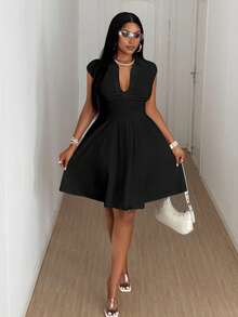 Maweii 大码 V 领褶饰腰部短袖连衣裙 - 黑色 - 查看 4