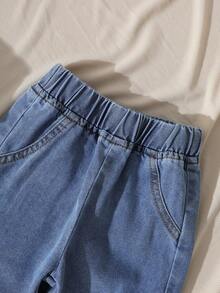 SHEIN Playful Pals 2 件套婴幼儿休闲装，包括 1 件白色连帽针织字母印花长袖运动衫和 1 条蓝色松紧腰口袋牛仔裤，适合休闲、运动装、日常穿着、外出、旅行，适合 6 个月至 2-3 岁儿童 - 彩色 - 查看 6