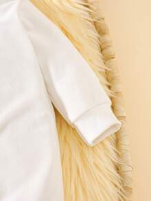 SHEIN 新生儿超可爱小羊羔连体衣，蓬松面料，可爱的小羊羔连体衣，蓬松质感，花朵装饰+可爱配饰，女婴装扮看起来像一只行走的小羊羔 - 白色 - 查看 8