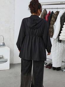 SHEIN EZwear 加大码连帽束腰防水中长款黑色夹克，适合雨天，秋冬季 - 黑色 - 查看 2