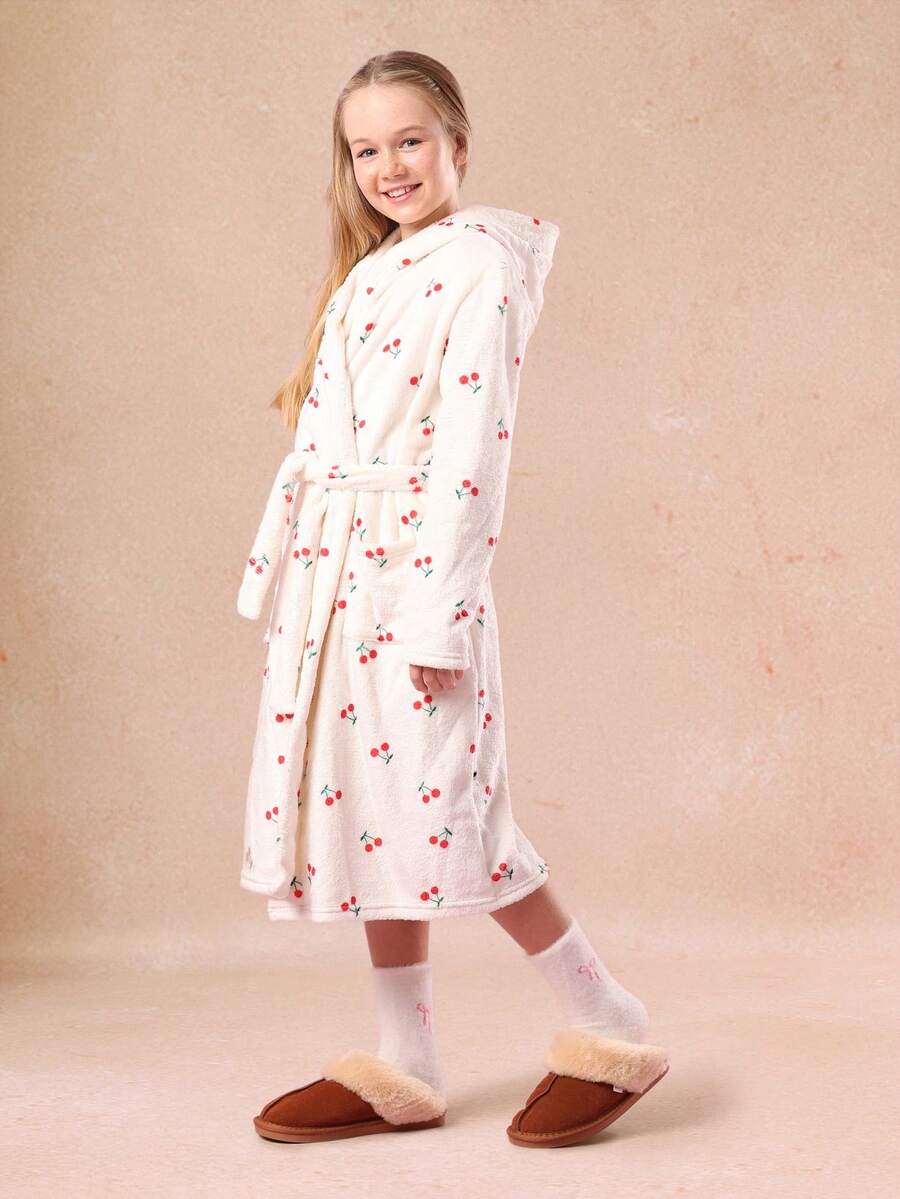 SUMWON 樱桃印花毛绒浴袍 女童连帽浴袍 舒适冬季睡衣 长袖家居服 柔软抓绒 节日礼物 女童浴袍 女童家居服 樱桃图案 女童服装 儿童SPA浴袍套装 女童雨衣 适合秋季休闲度假 - 白色 - 查看 1