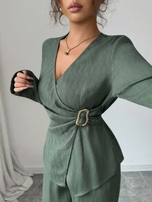 Selianne 女士优雅高端正式办公室通勤休闲曲线商务休闲纯色纹理面料分层 V 领收腰褶皱大金属扣下摆开衩长袖衬衫 + 松紧腰宽松直筒裤套装 - 軍綠色 - 查看 8