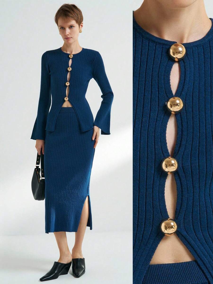 Airaco Bộ áo len cổ tròn tay dài cài nút kim loại màu trơn và chân váy xẻ tà thanh lịch dành cho nữ - Xanh đậm - Xem 1