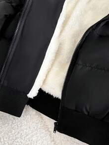 SHEIN Chaqueta casual de moda simple con cremallera, acolchada y engrosada para invierno, con capucha acolchada y bordada, de longitud cropped, cómoda y minimalista para niñas preadolescentes - Negro - Ver 10