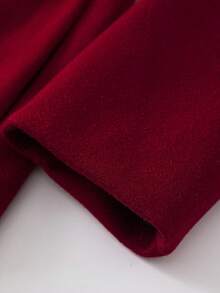 Manfinity Mode 男士纯色翻领长袖纽扣前襟时尚大衣，适合日常休闲、周末旅行、户外活动、探险旅行、轻松的工作环境或半正式场合，也是送给男友/丈夫、周年纪念日的理想礼物，适合秋冬季穿着。 - 酒紅色 - 查看 4