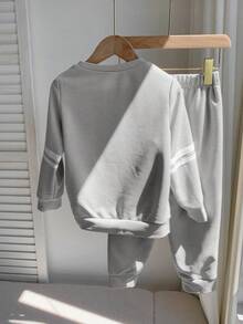 2 件儿童男童休闲百搭印花图案撞色罗纹圆领运动衫和裤子针织套装，适合秋冬季上学、运动、户外、家居穿着 - 淺灰色 - 查看 3