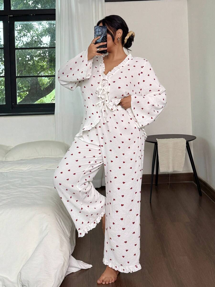 SHEIN 大码浪漫满版爱心印花荷叶边上衣及裤子睡衣套装，秋冬白色爱心印花睡衣套装 - 白色 - 查看 1